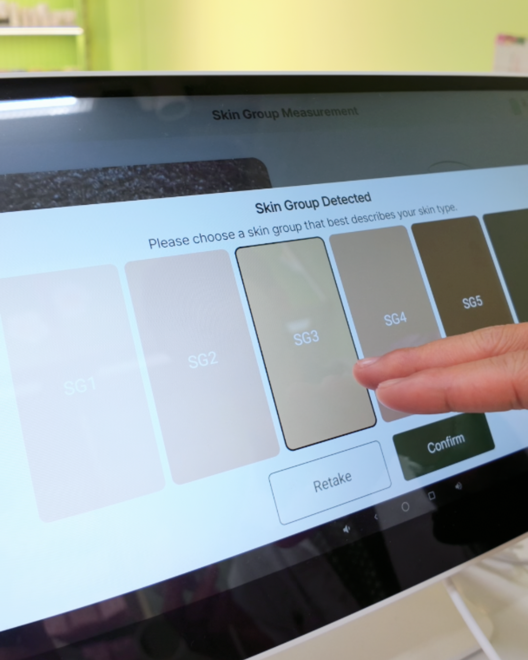 Skin group measurement screen detecting skin tone at Sukoshi Mart free skin analysis